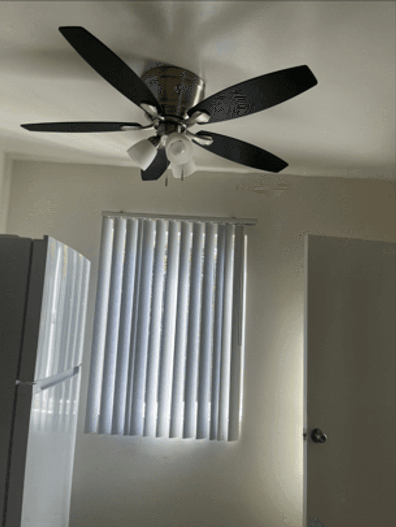 Van Nuys Apartment: 13838 Victory Blvd.