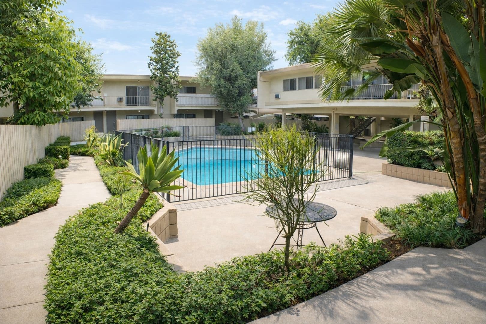 Encino Apartment: 17950 Burbank Blvd