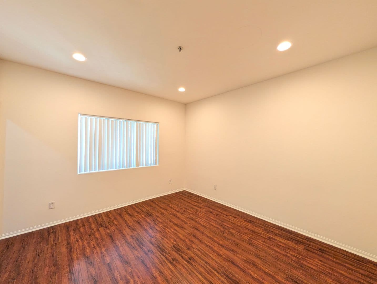 North Hollywood Apartment: 12740 Oxnard Street