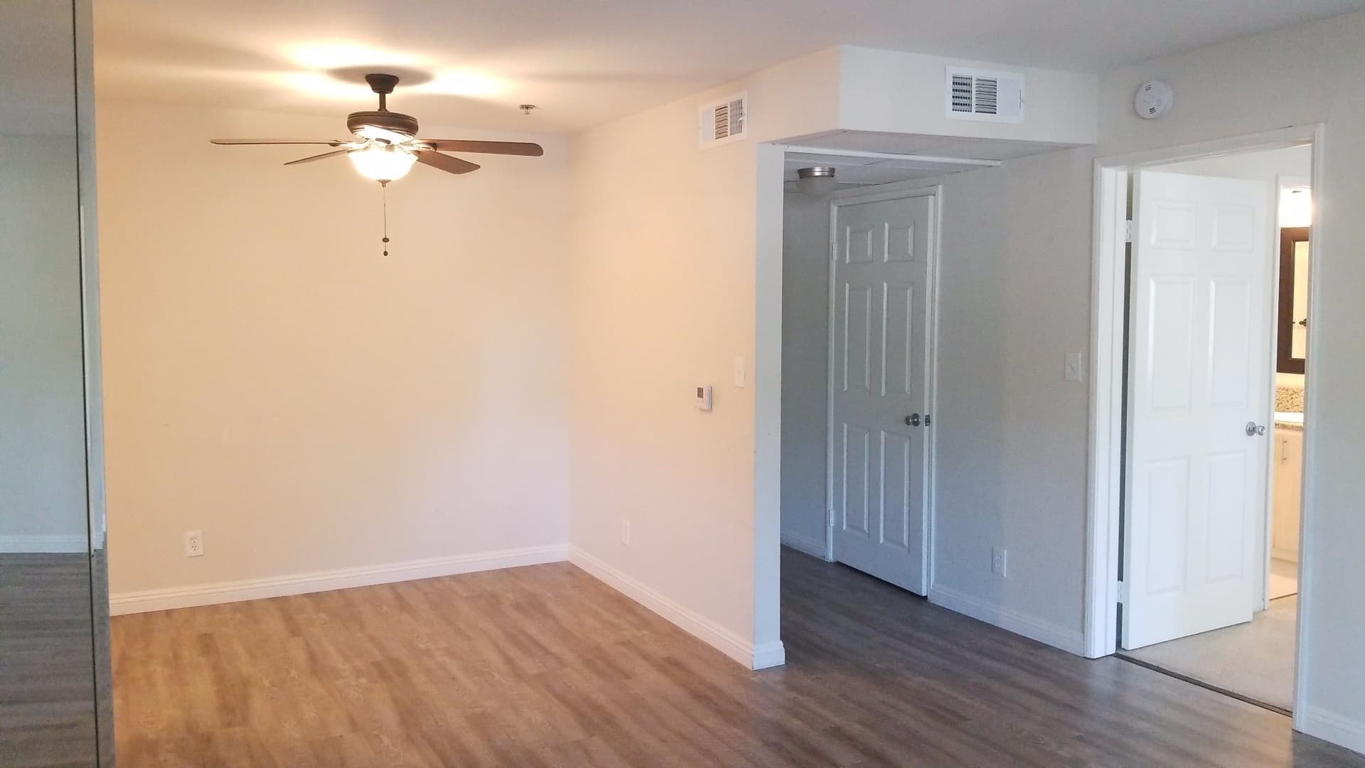 Tarzana Apartment: 5688 Etiwanda Ave