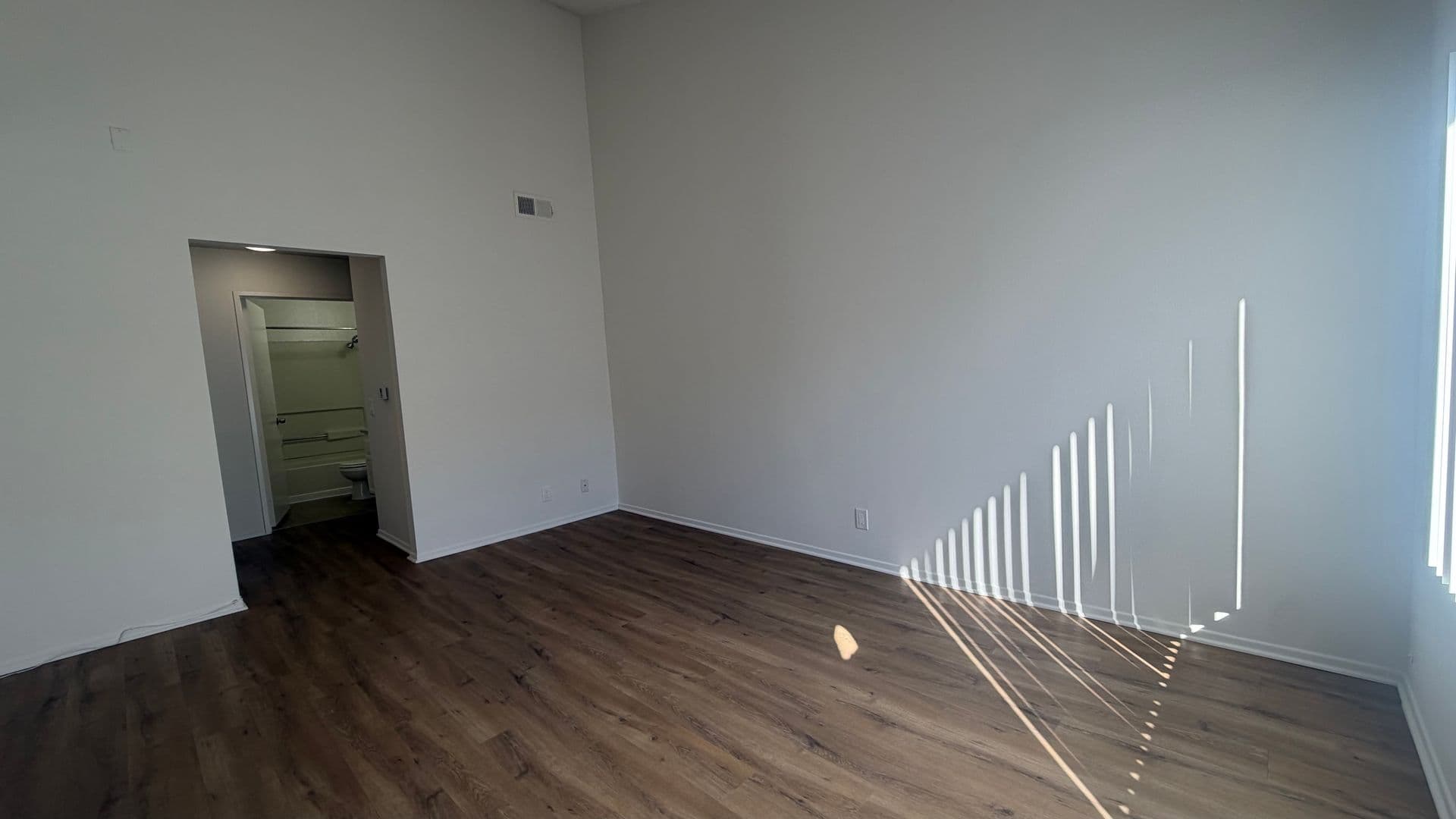 North Hollywood Apartment: 5640 Farmdale Ave