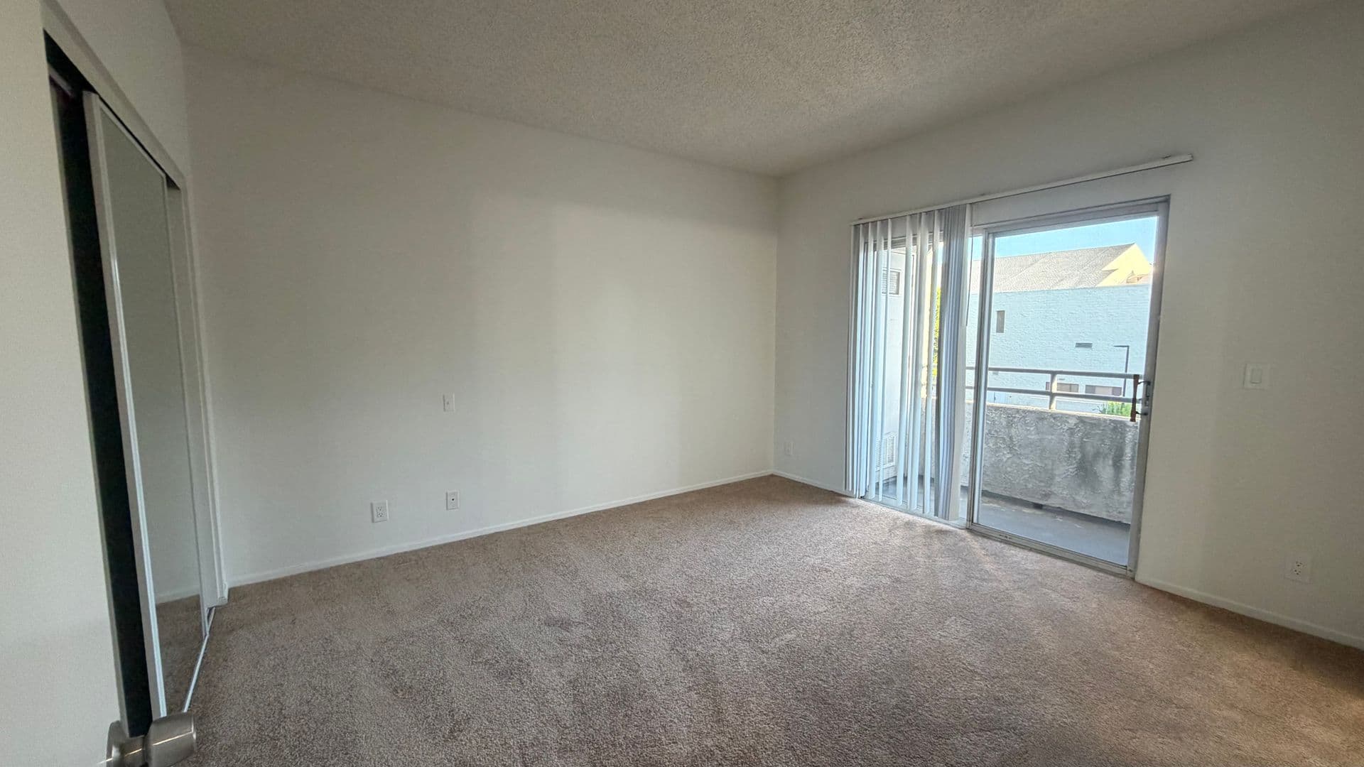 North Hollywood Apartment: 5640 Farmdale Ave