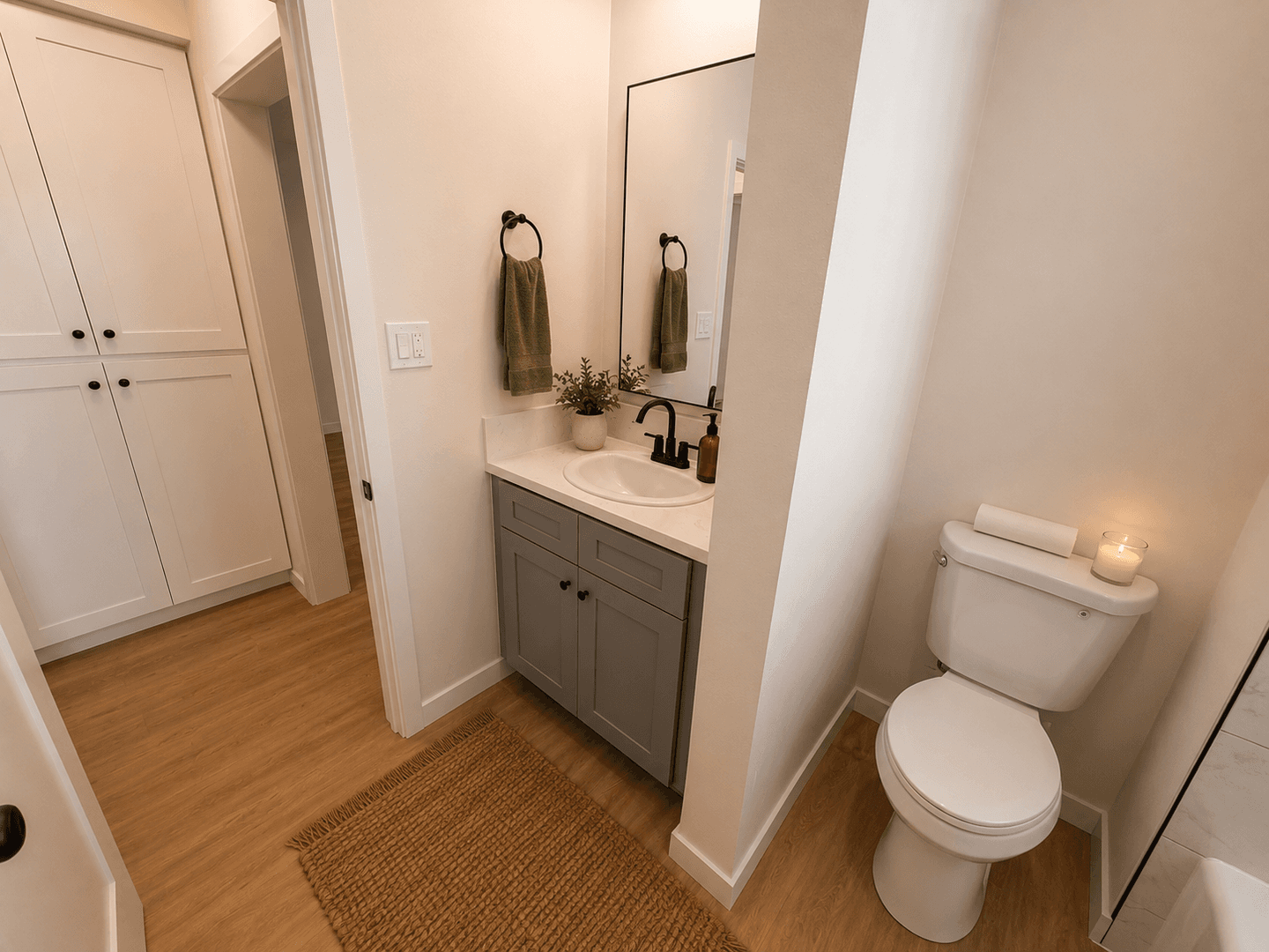 Studio City Apartment: 12756 Moorpark Street