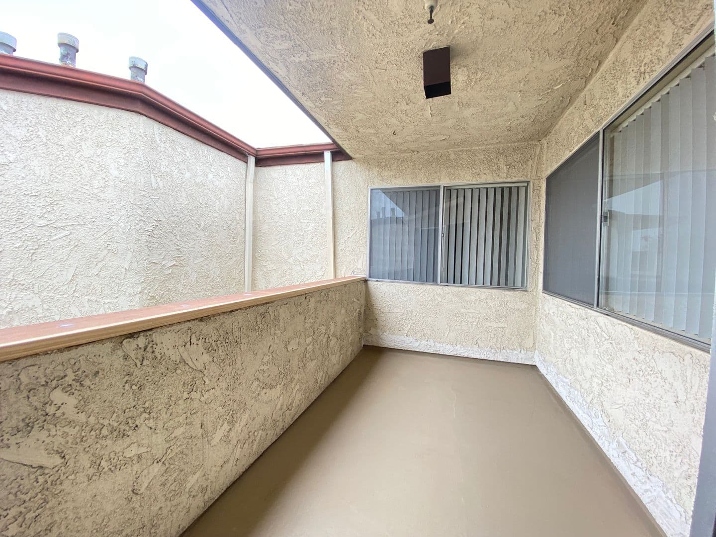 Los Angeles Apartment: 3400 Ben Lomond Place