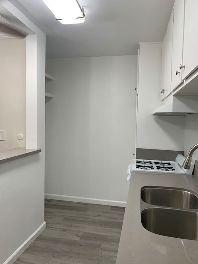 Canoga Park Apartment: 7909 Topanga Canyon Blvd