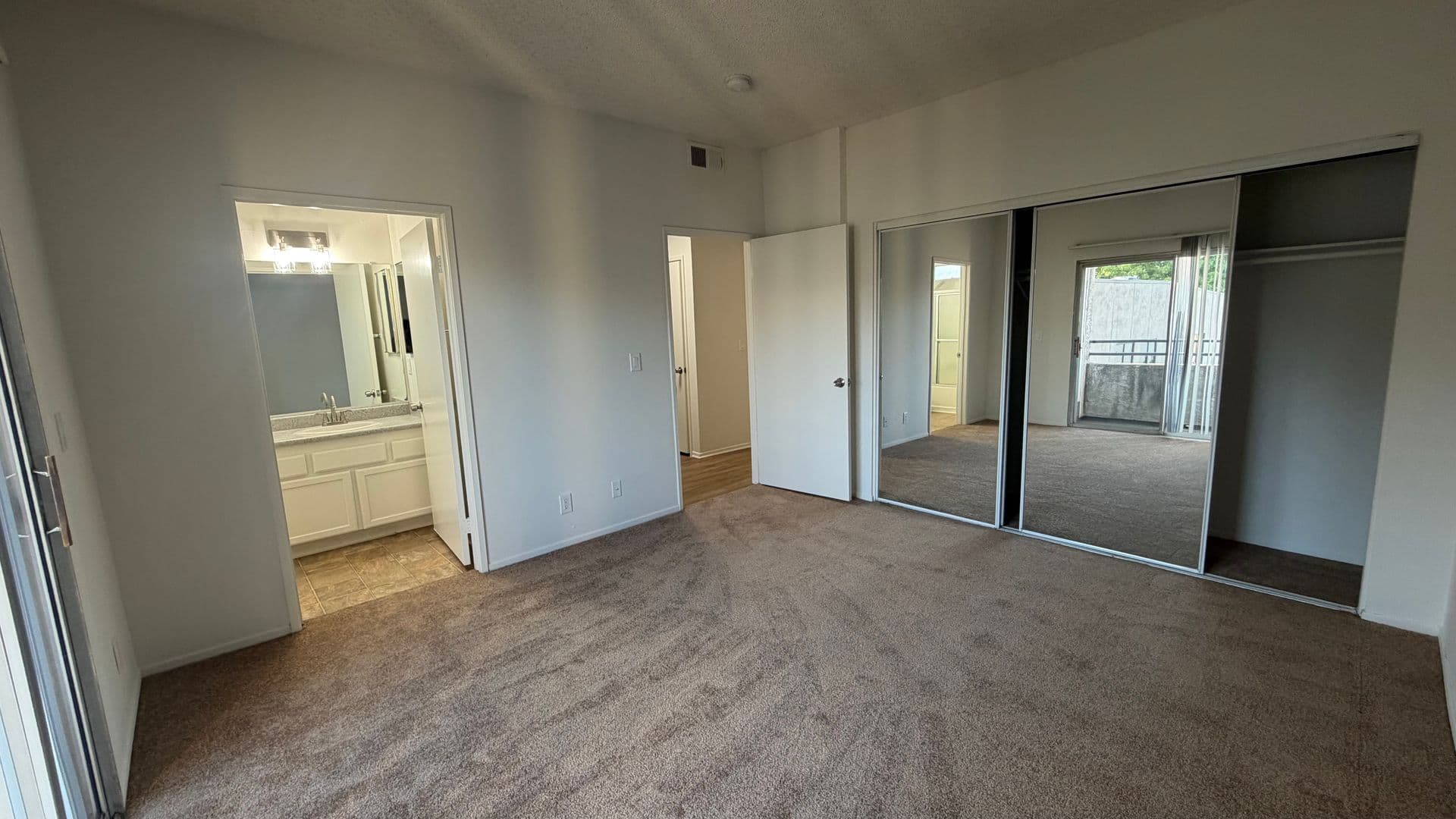 North Hollywood Apartment: 5640 Farmdale Ave