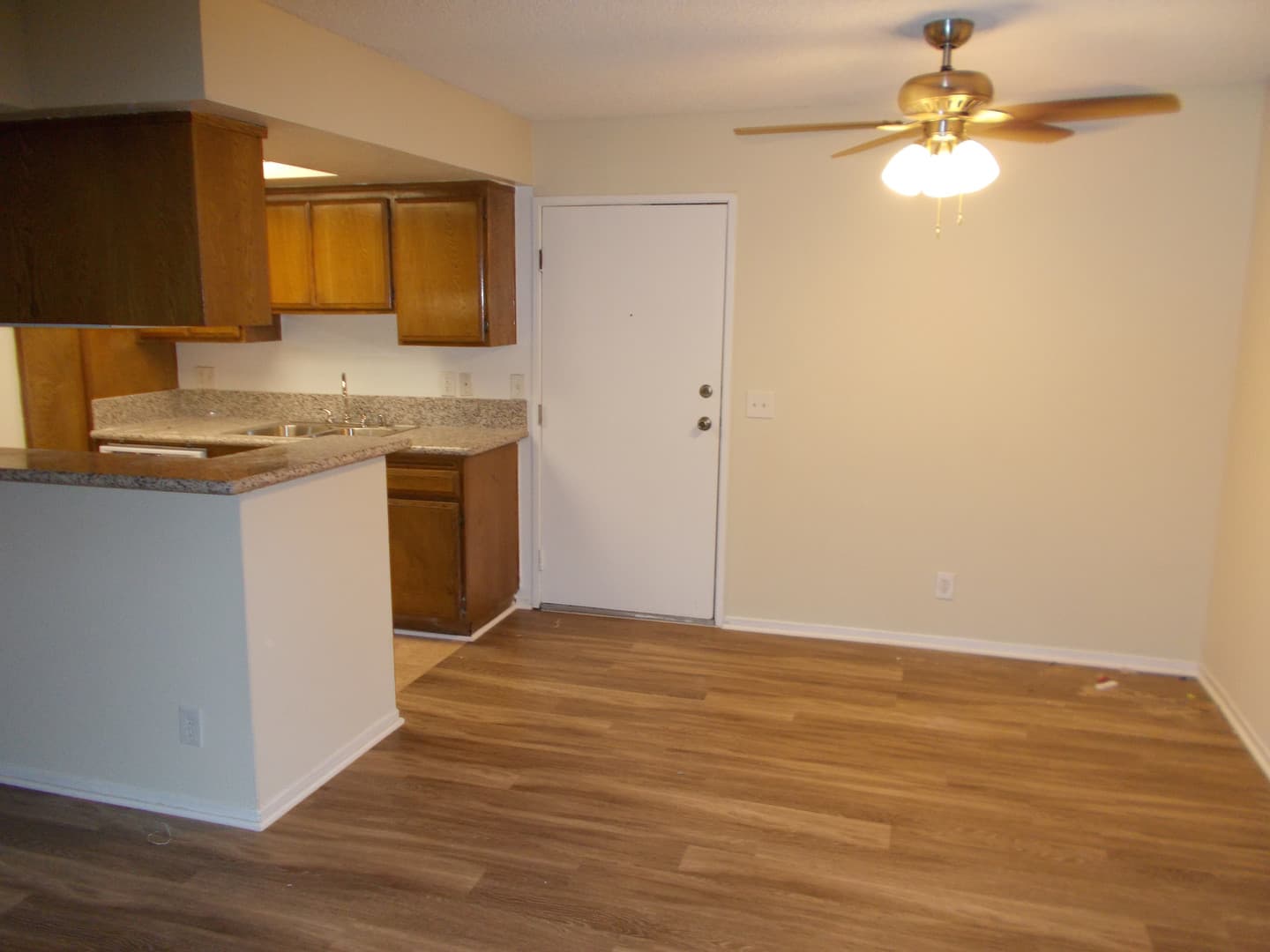 Canoga Park Apartment: 7255 Independence Ave