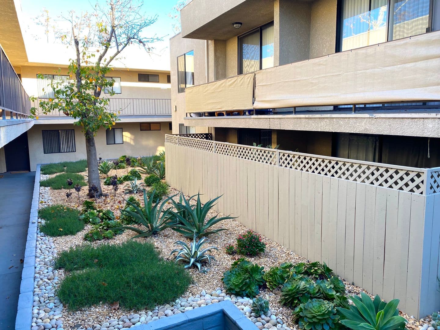 North Hollywood Apartment: 10822 Otsego Street