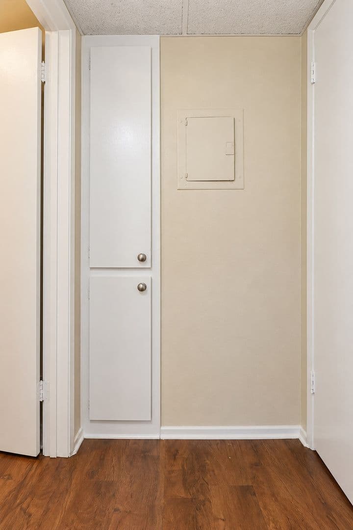 Van Nuys Apartment: 17339 Vanowen Street