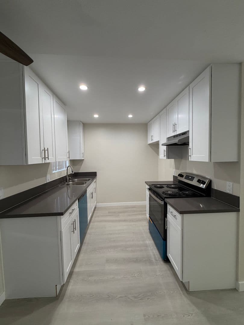 North Hollywood Apartment: 6711 Cleon Ave.