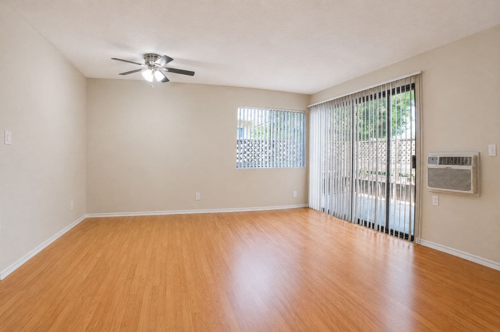 Mission Hills Apartment: 9939 Sepulveda Blvd