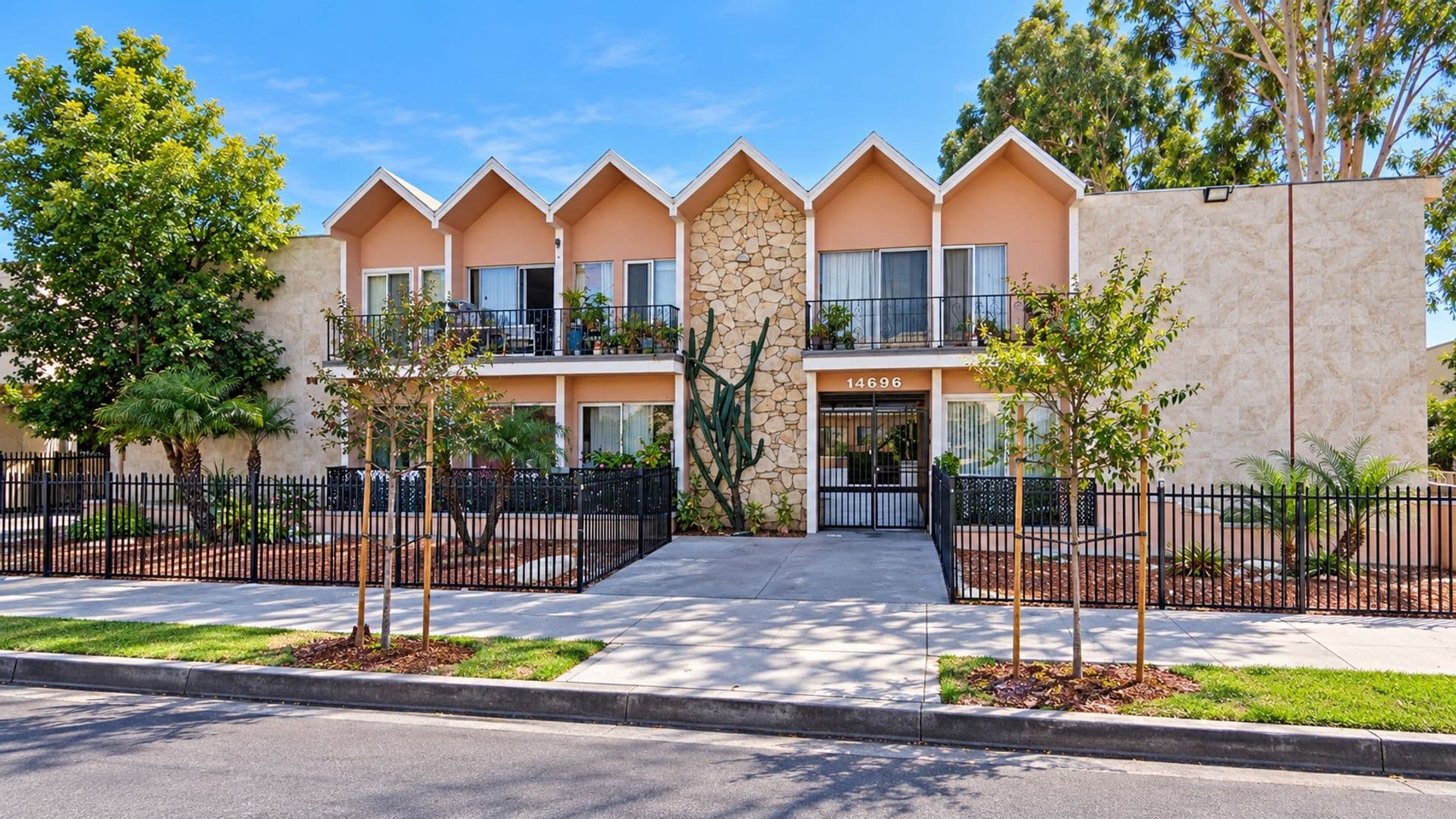 Panorama City Apartment: 14696 Rayen Street