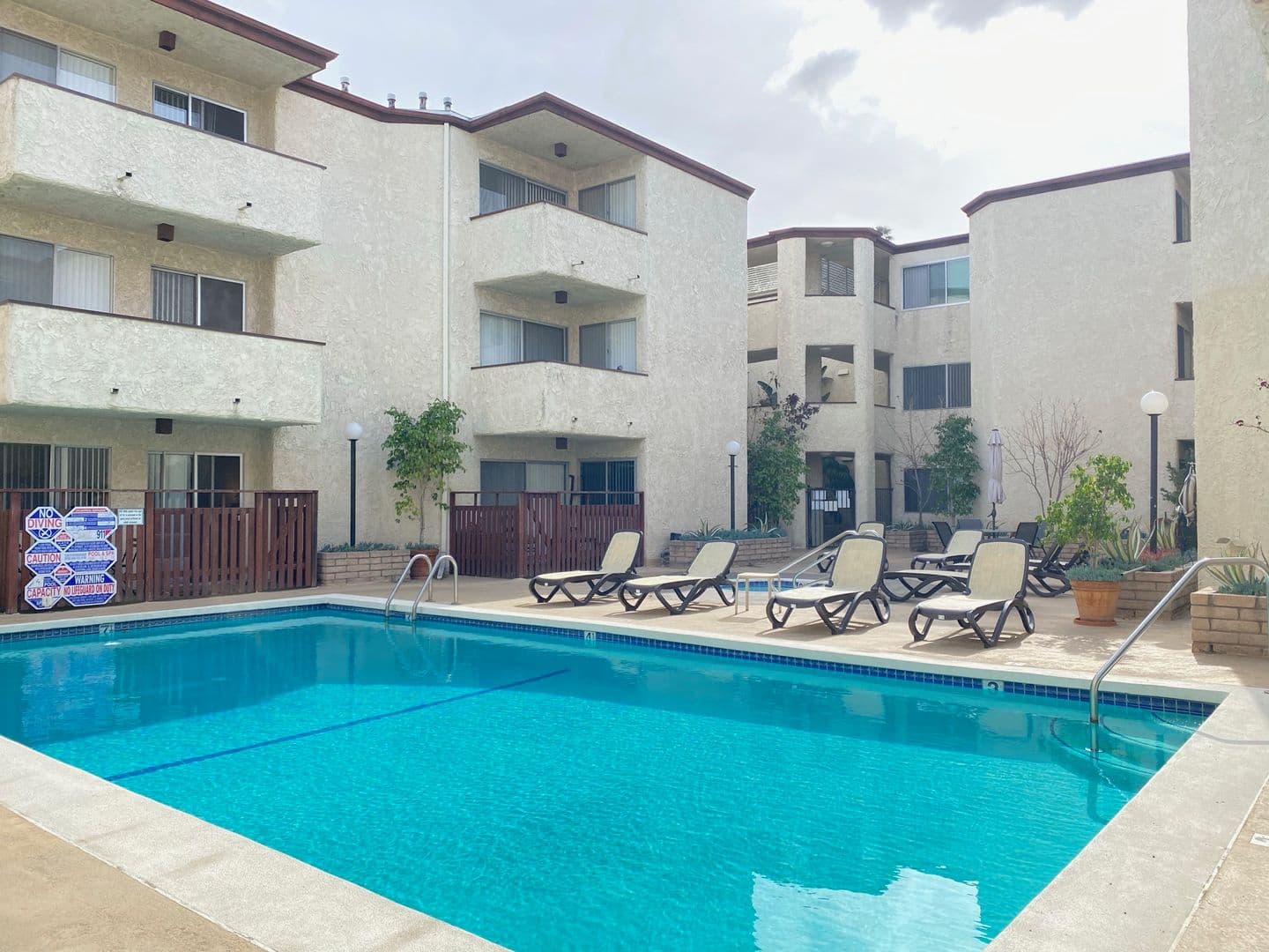 Los Angeles Apartment: 3400 Ben Lomond Place