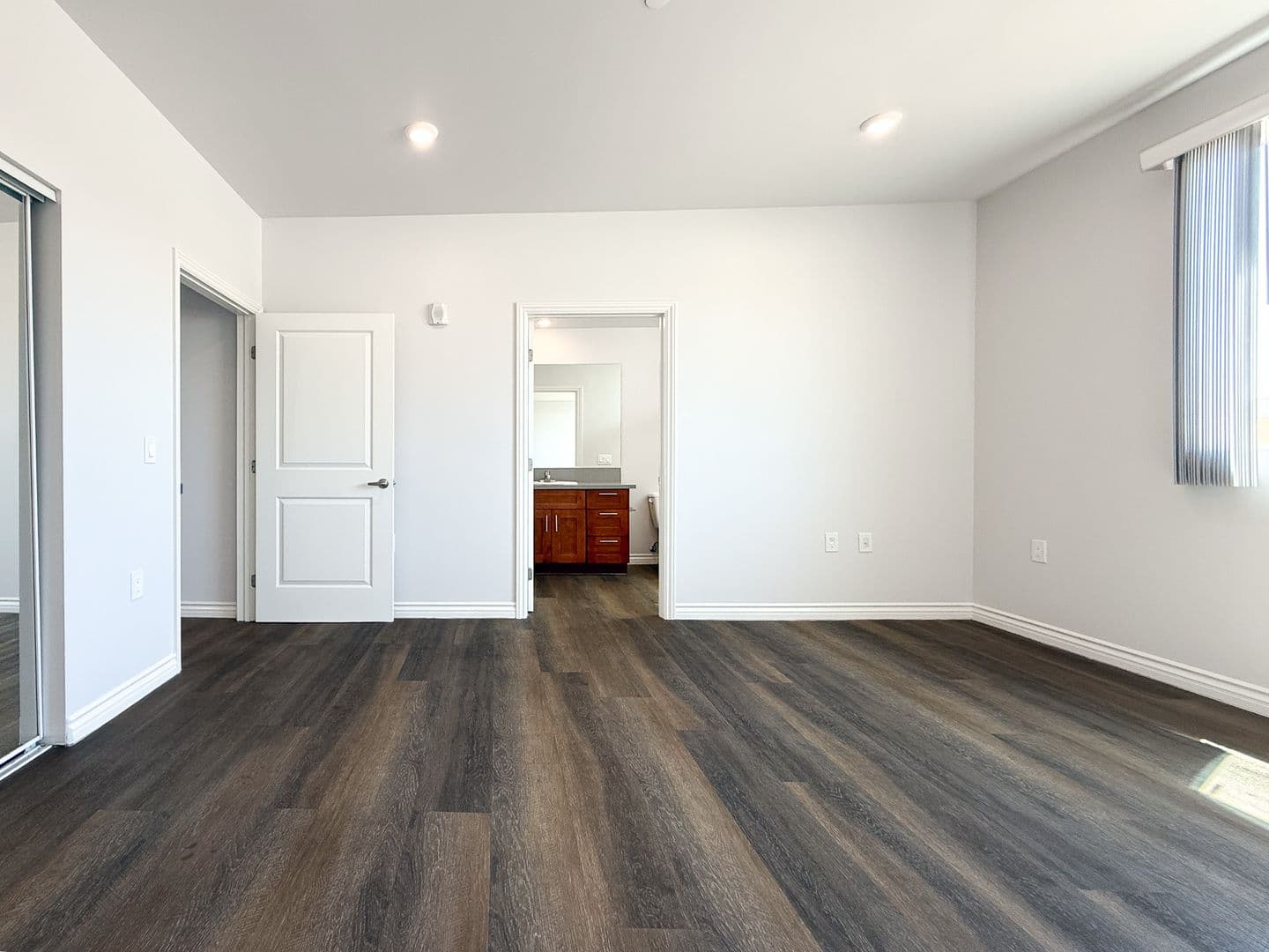 Reseda Apartment: 18711 Sherman Way