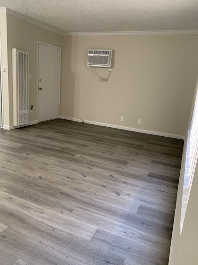 Canoga Park Apartment: 7909 Topanga Canyon Blvd