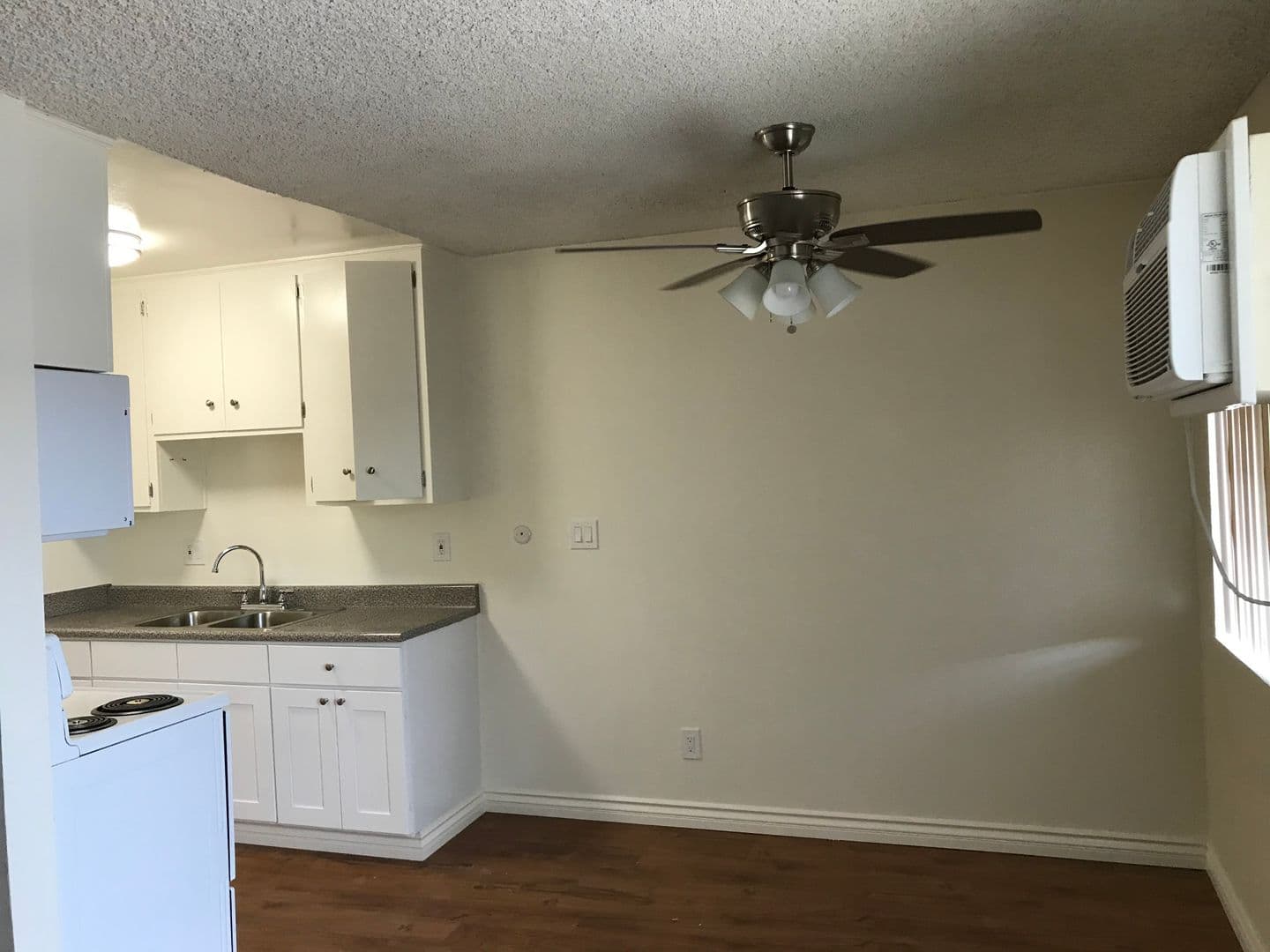 Canoga Park Apartment: 8741 Owensmouth Avenue