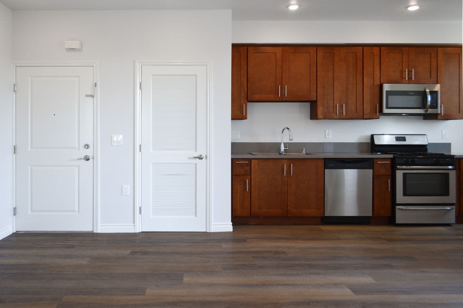 Reseda Apartment: 18711 Sherman Way
