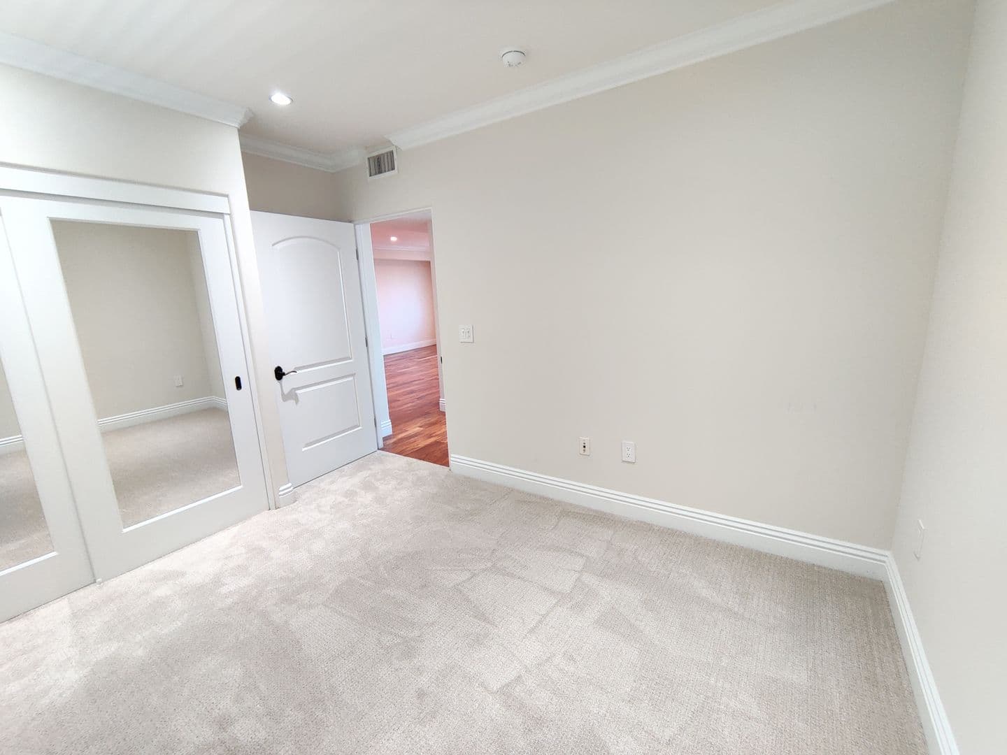 Studio City Apartment: 4350 Vantage Avenue