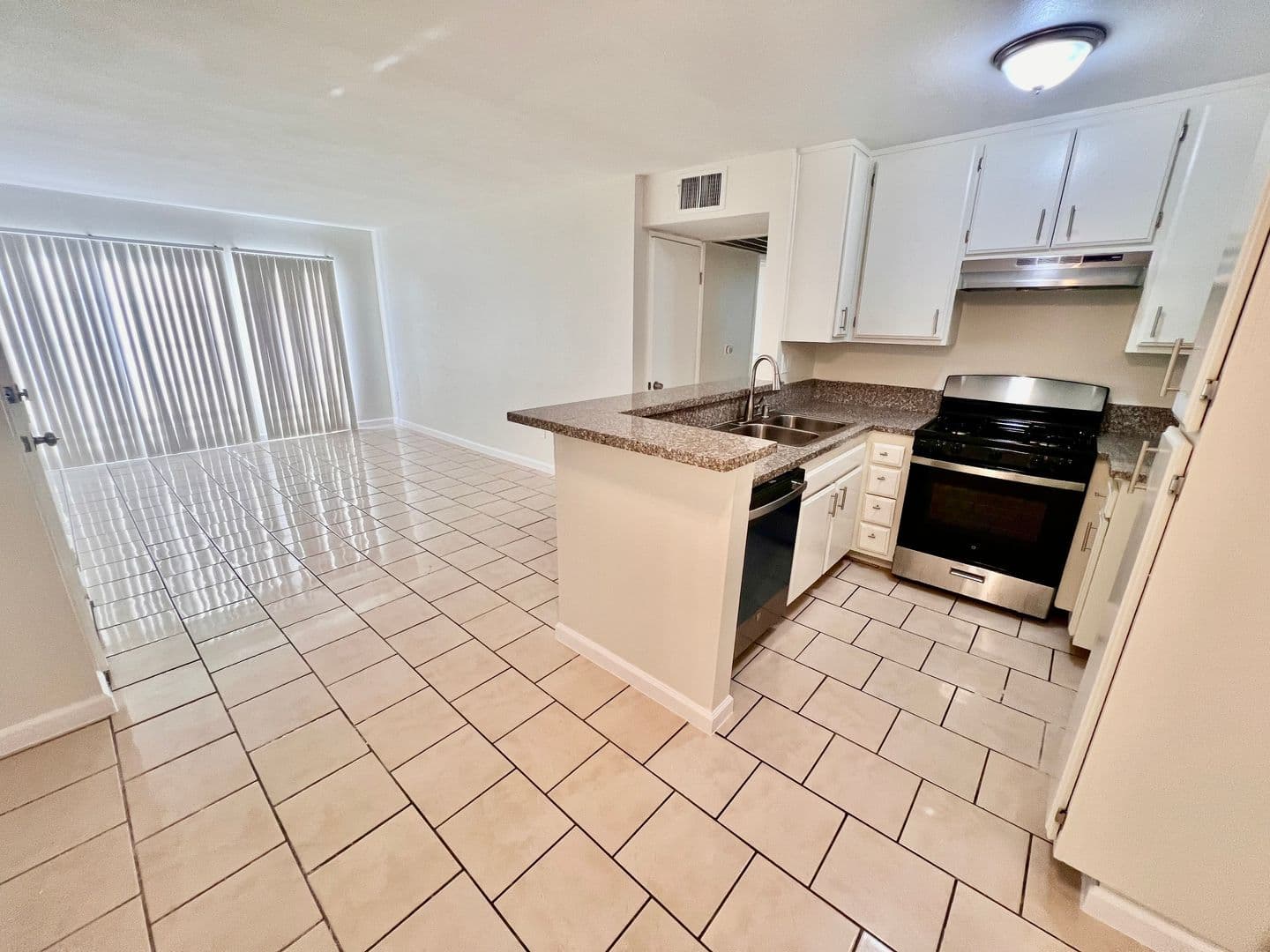 Van Nuys Apartment: 6943 Haskell Ave.