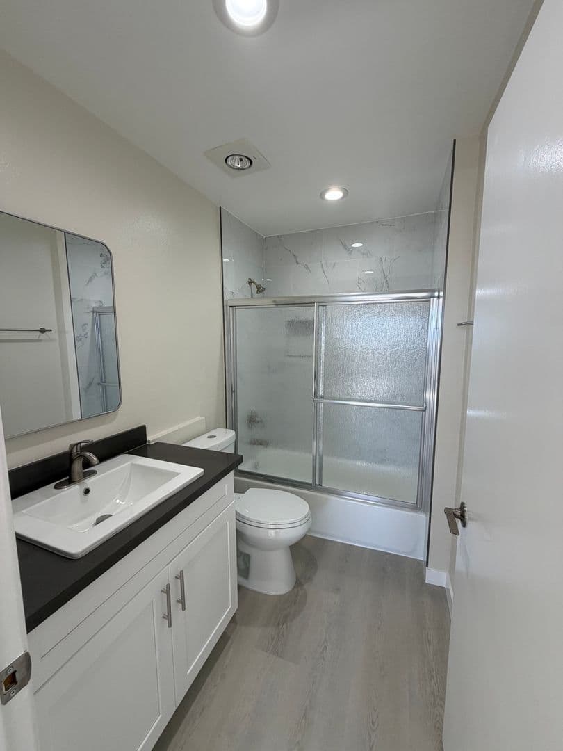 North Hollywood Apartment: 6711 Cleon Ave.