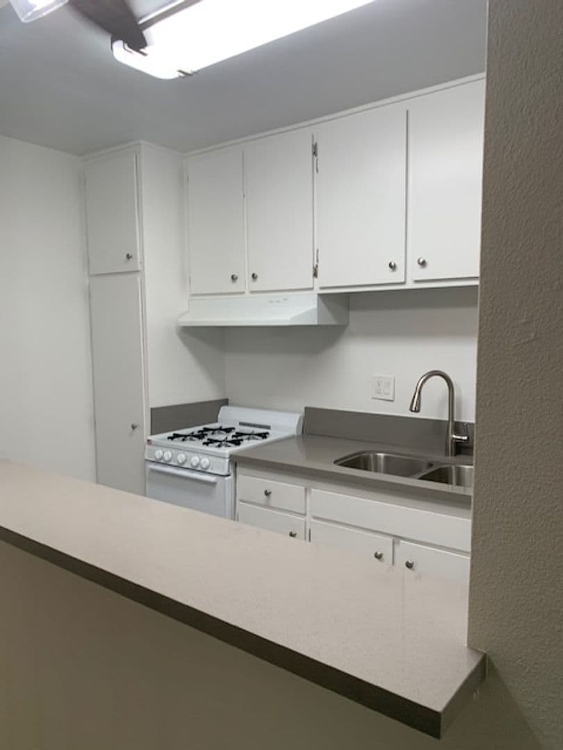 Canoga Park Apartment: 7909 Topanga Canyon Blvd