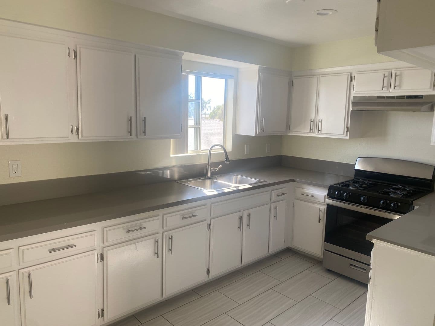 Sun Valley Apartment: 12002 Allegheny St.