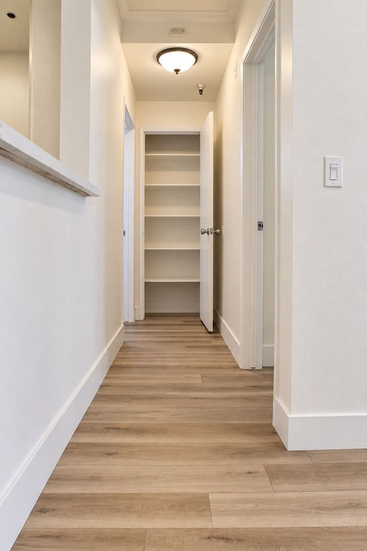 North Hollywood Apartment: 11473 Riverside Drive