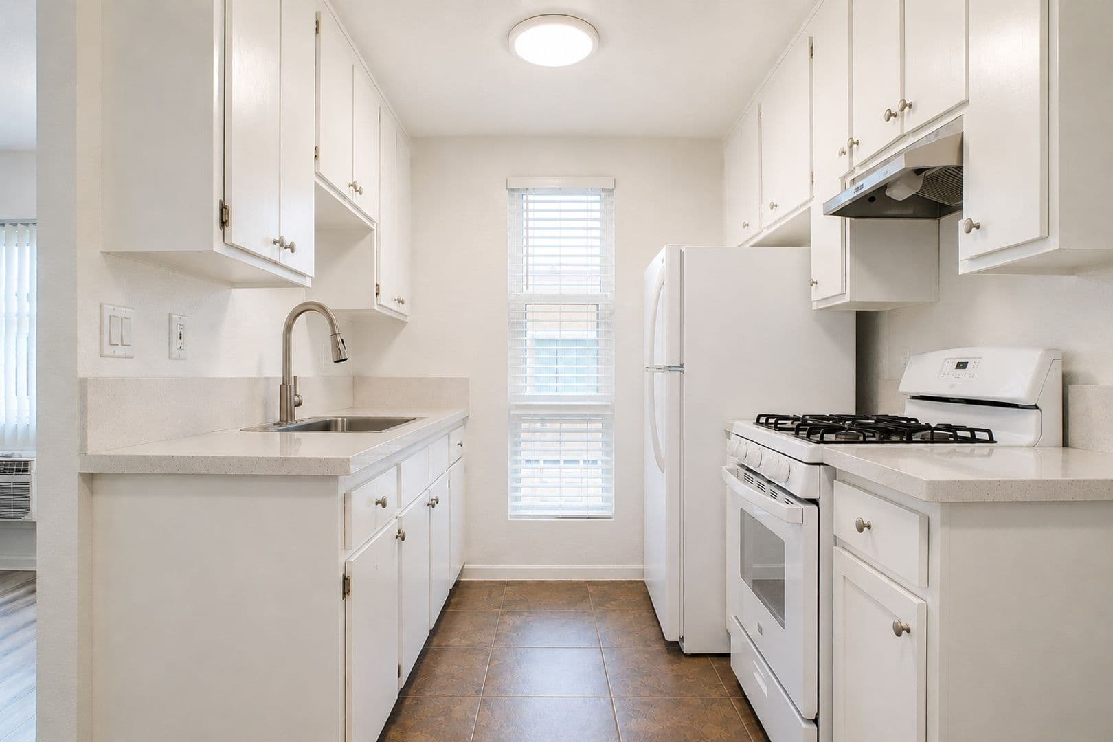 Canoga Park Apartment: 19945 Roscoe Blvd