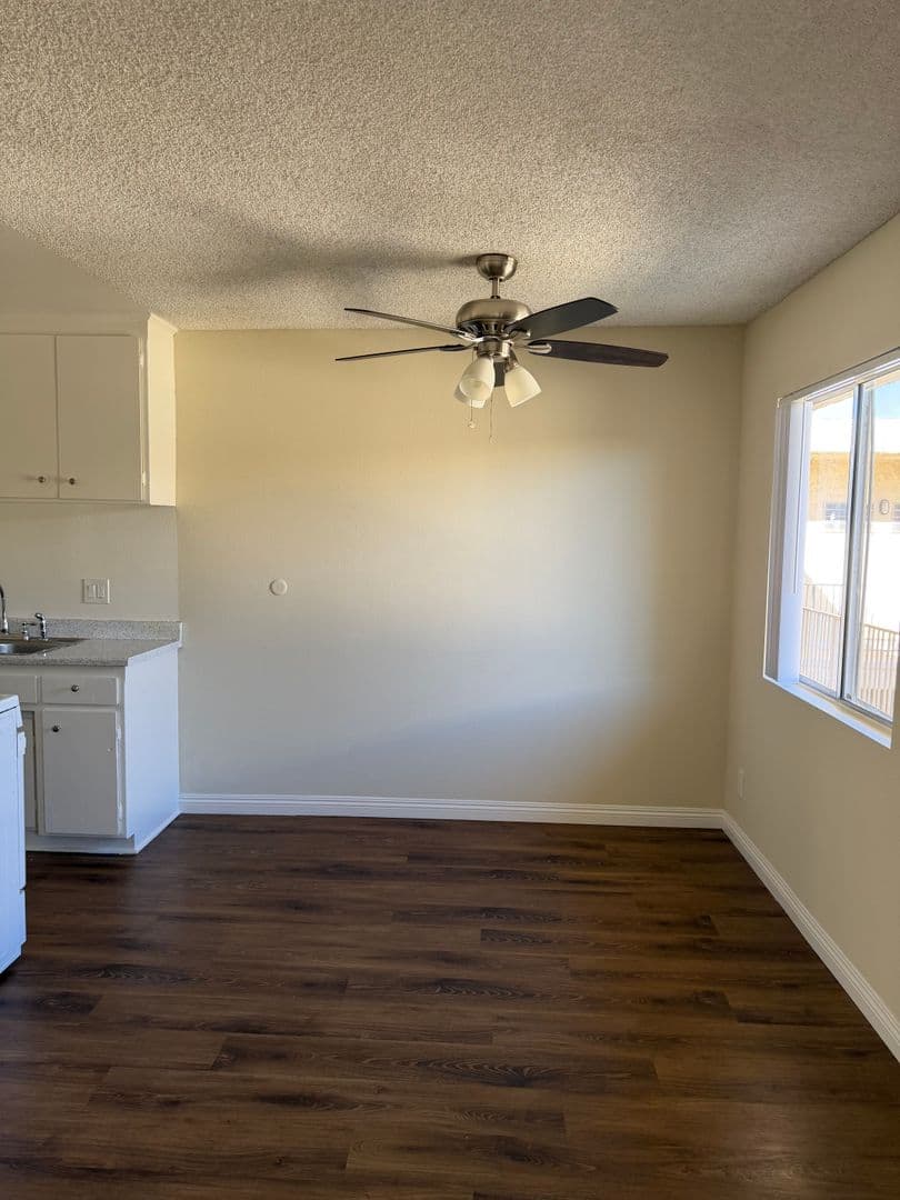 Canoga Park Apartment: 8360 Northgate Avenue