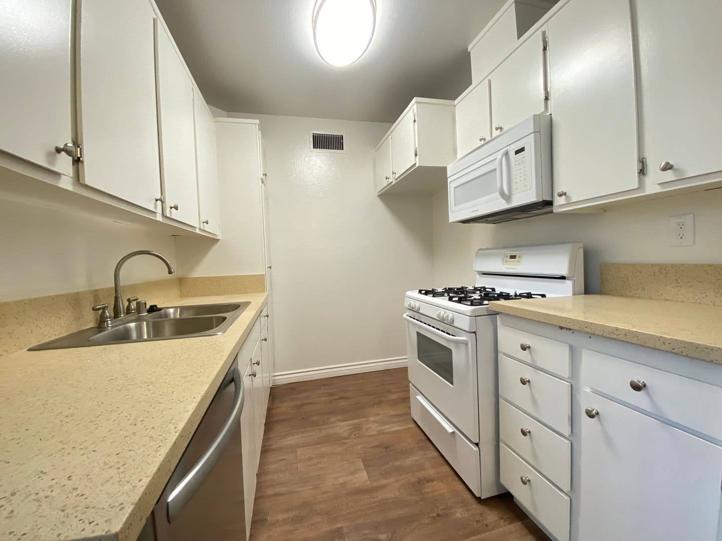 Los Angeles Apartment: 3400 Ben Lomond Place