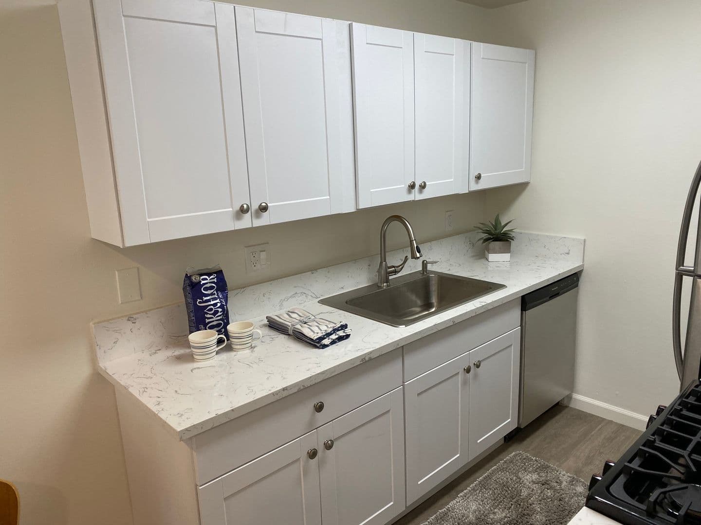 Van Nuys Apartment: 6205 Woodman Avenue