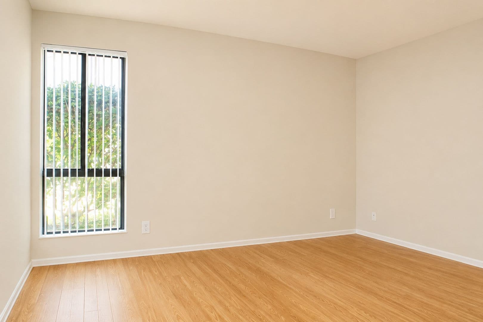 Mission Hills Apartment: 9939 Sepulveda Blvd