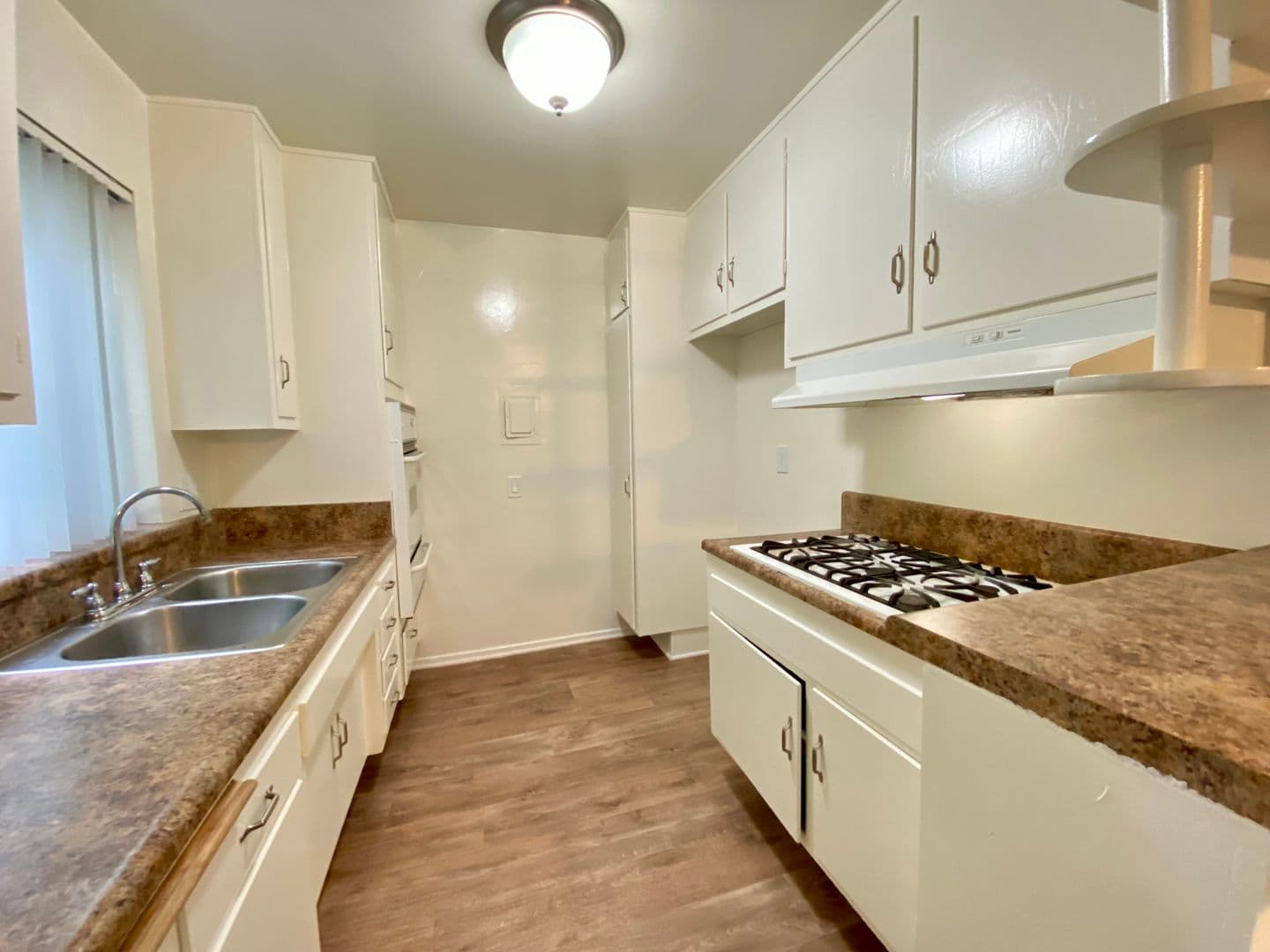 Northridge Apartment: 8830 Etiwanda Ave