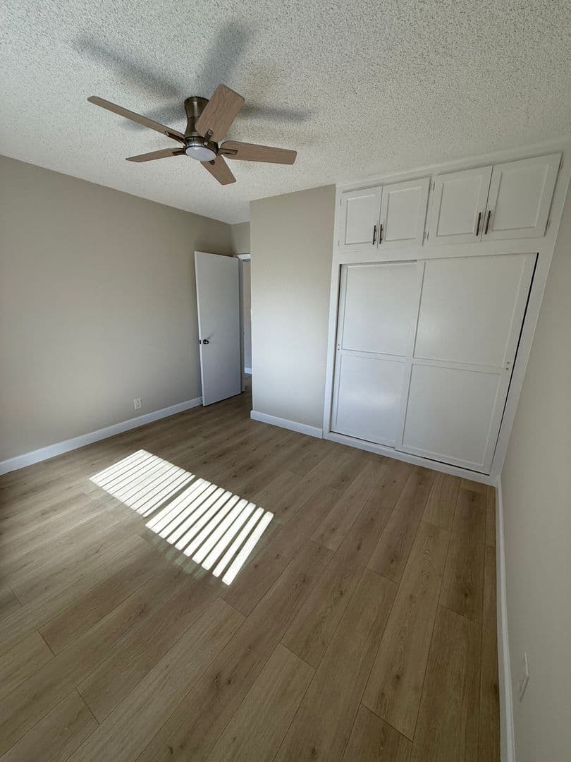 Winnetka Apartment: 20501 Vanowen Street