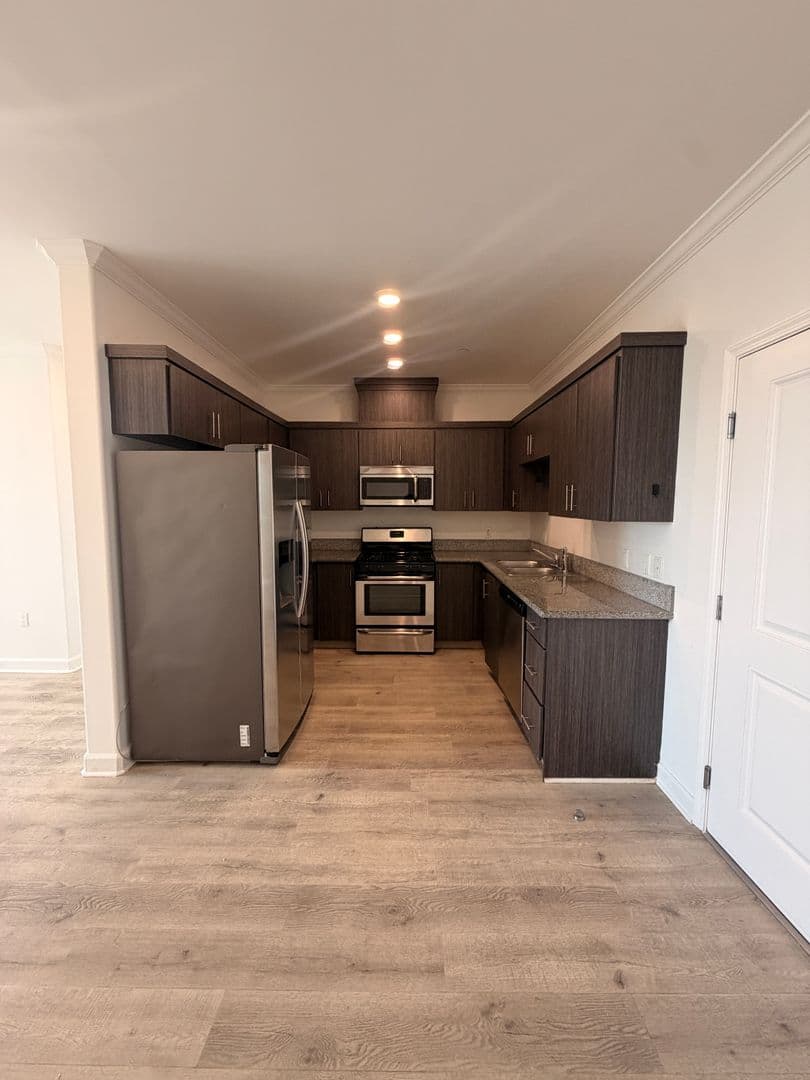 Sun Valley Apartment: 7500 Vineland Ave