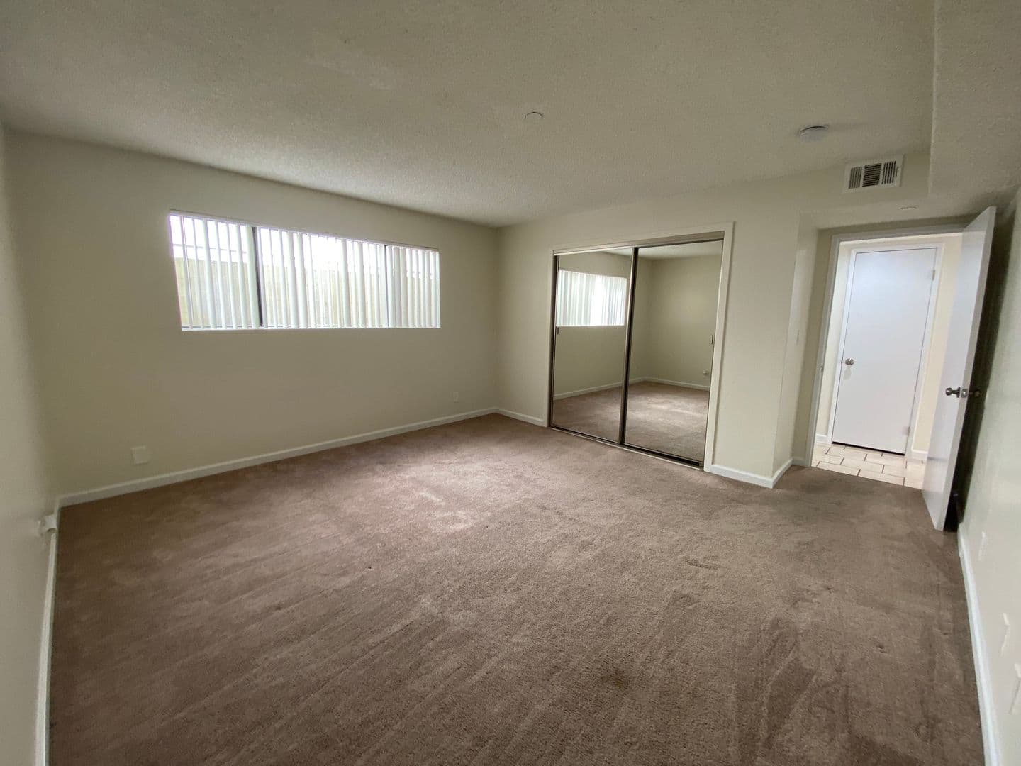 Tarzana Apartment: 5665 Reseda Blvd.
