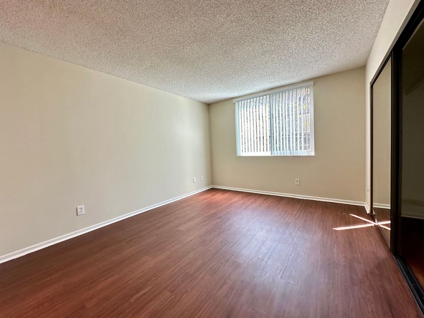 North Hollywood Apartment: 10822 Otsego Street