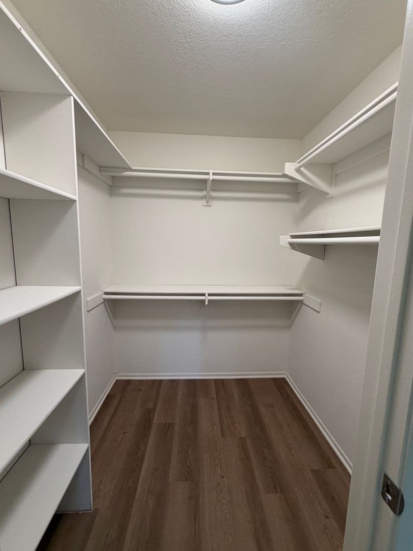 Sherman Oaks Apartment: 5637 Hazeltine Avenue