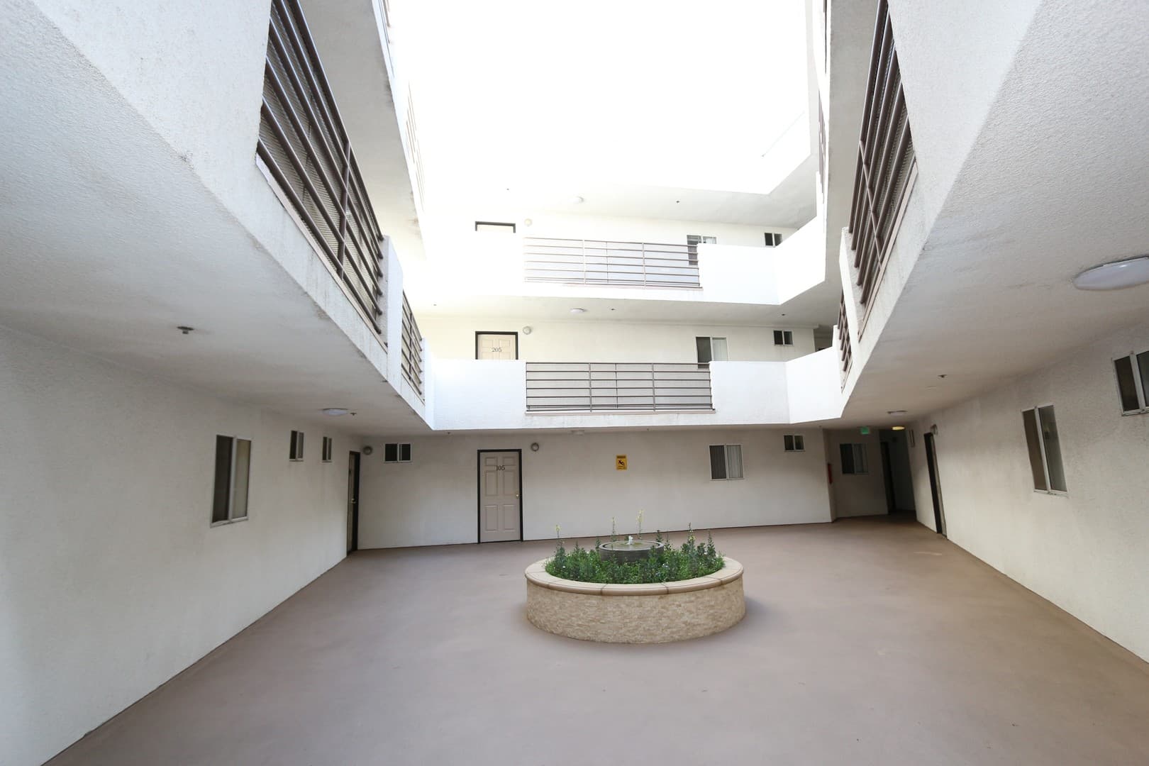 Tarzana Apartment: 5688 Etiwanda Ave