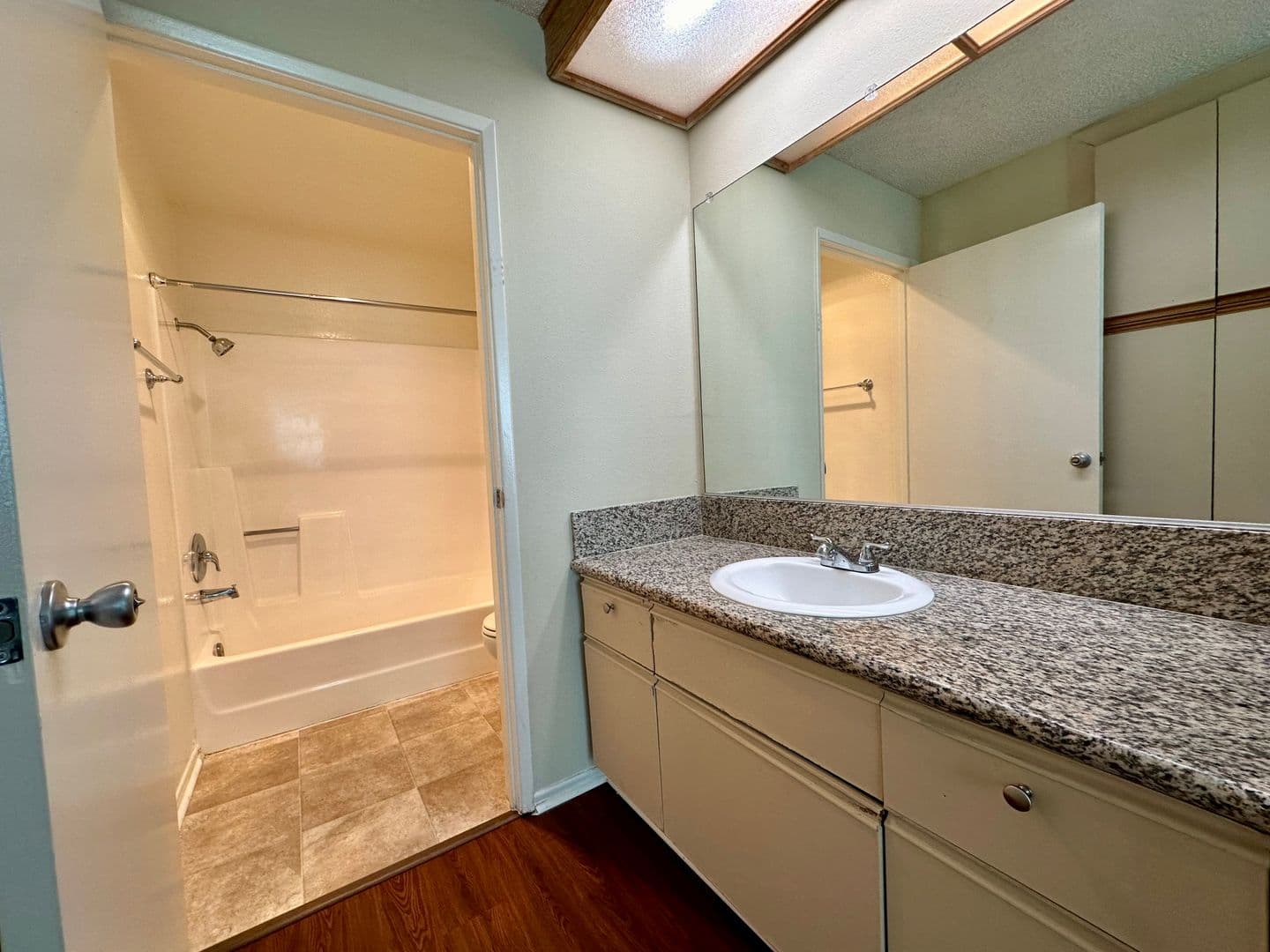 North Hollywood Apartment: 10822 Otsego Street