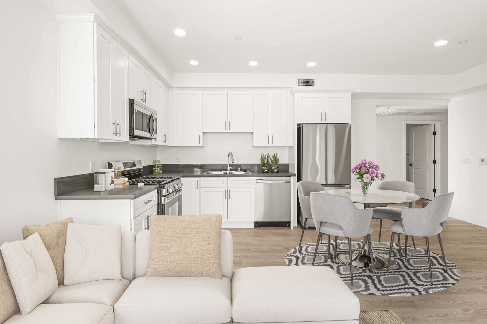 North Hollywood Apartment: 11714 Archwood Street