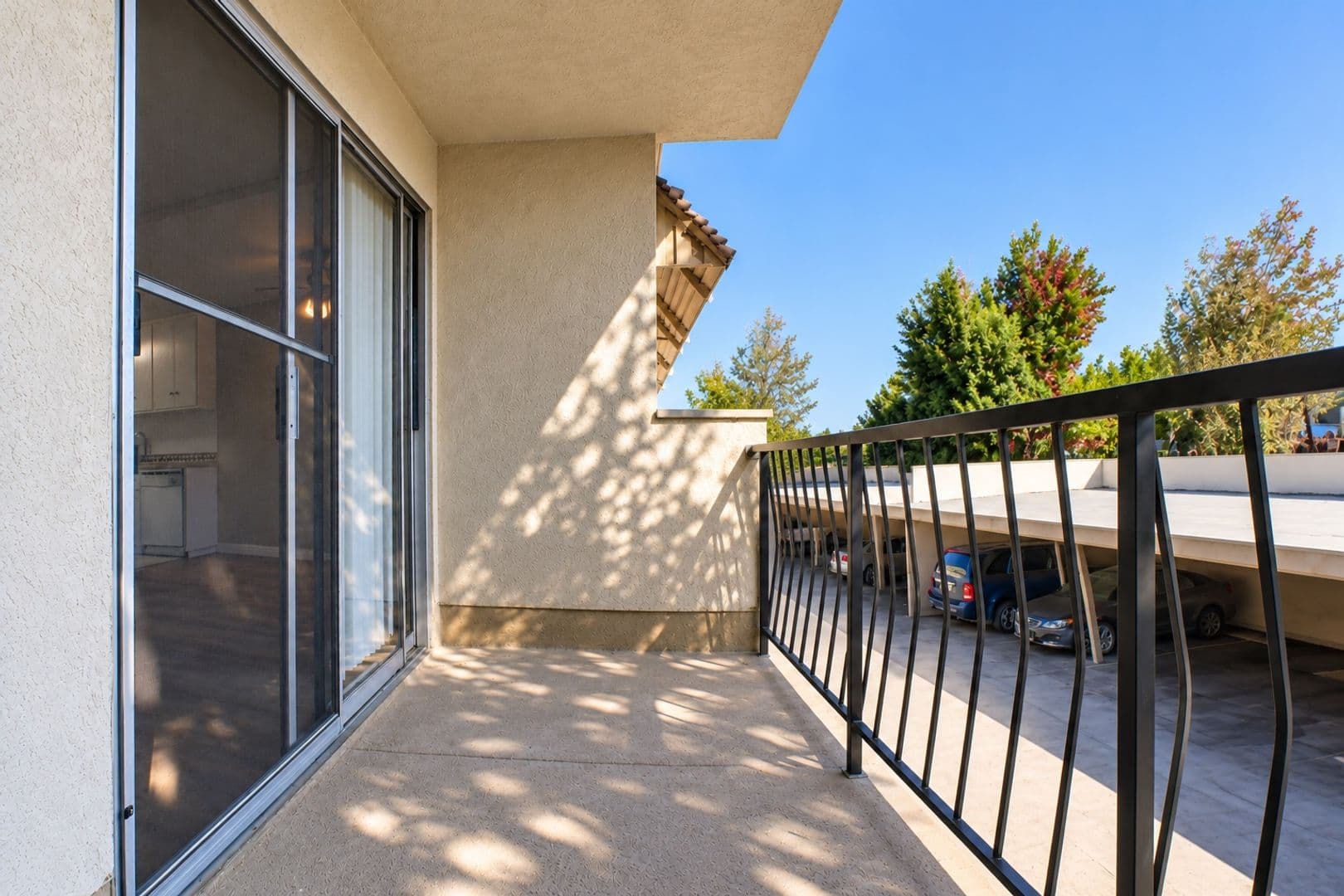 Encino Apartment: 17950 Burbank Blvd