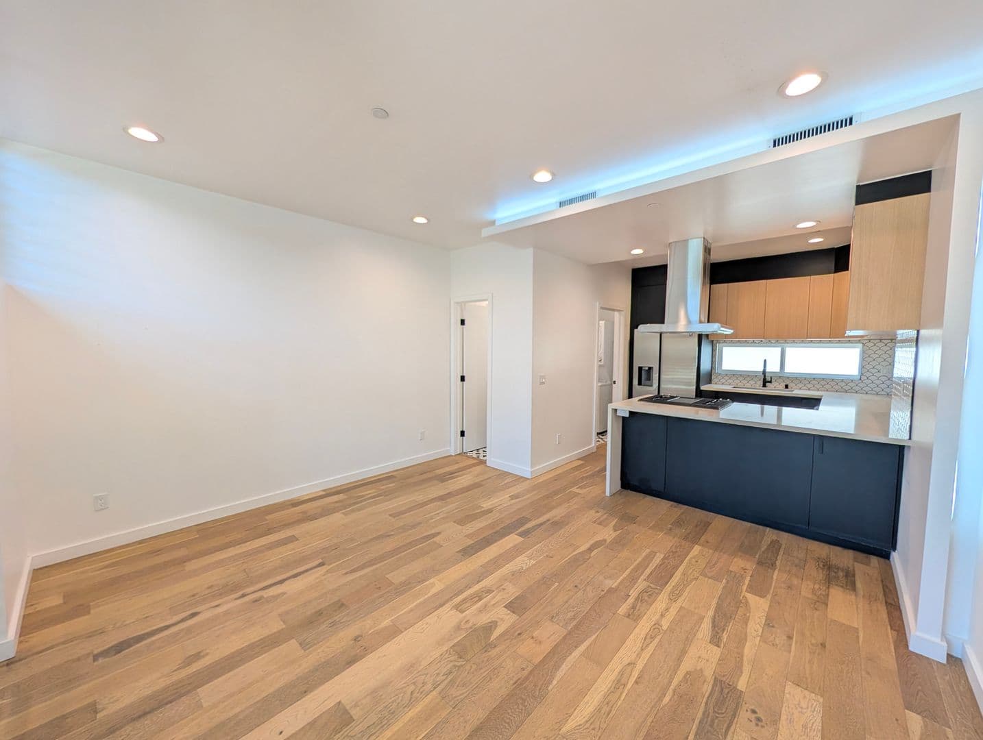 Studio City Apartment: 4260 Laurel Canyon Blvd.