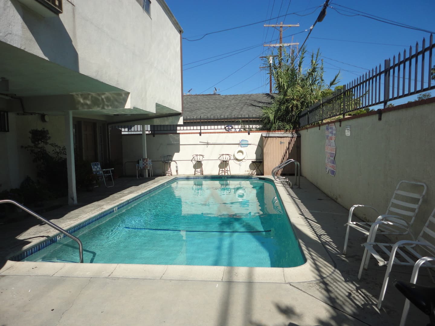 Van Nuys Apartment: 14744 Friar Street