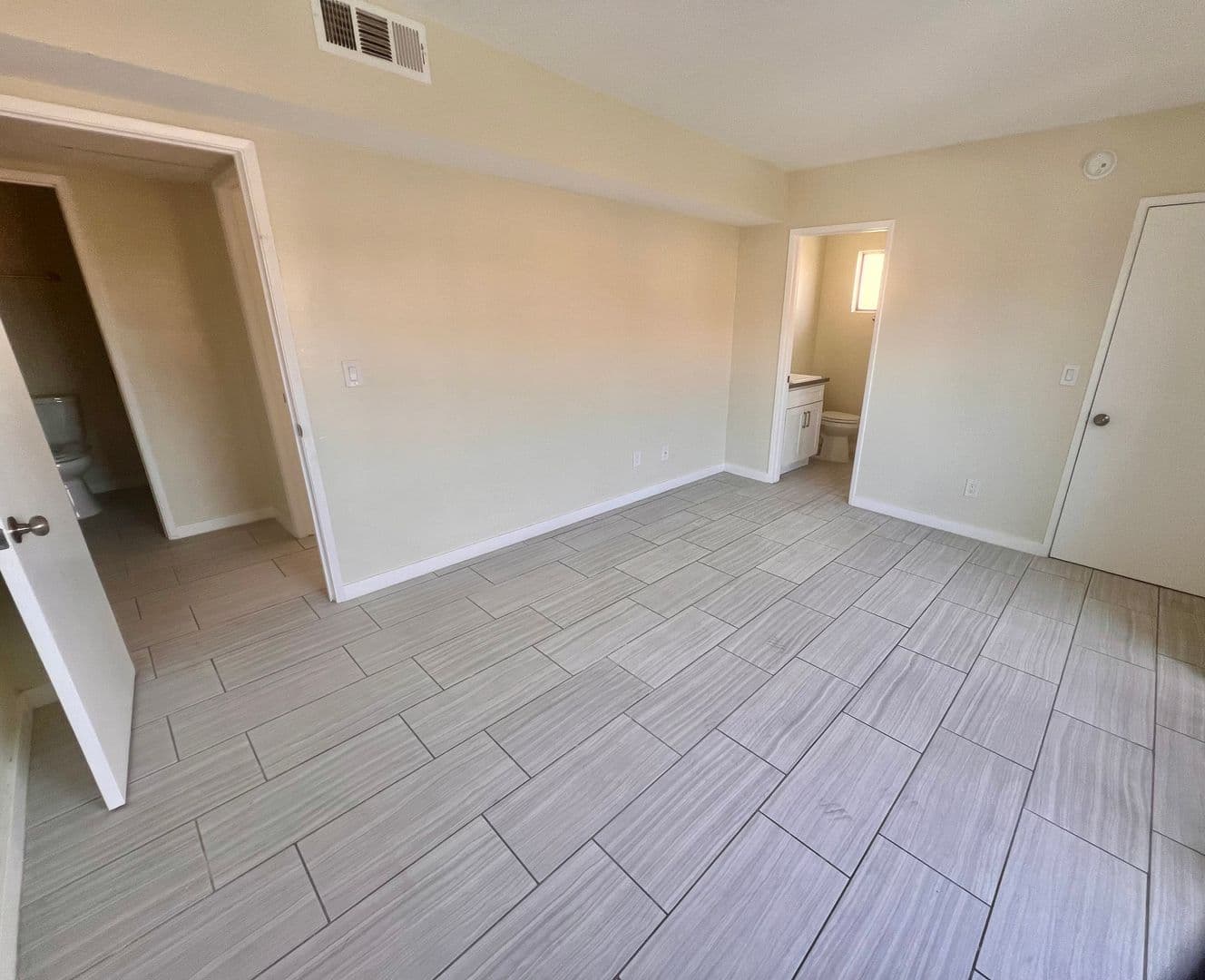 North Hills Apartment: 8533 Columbus Ave.