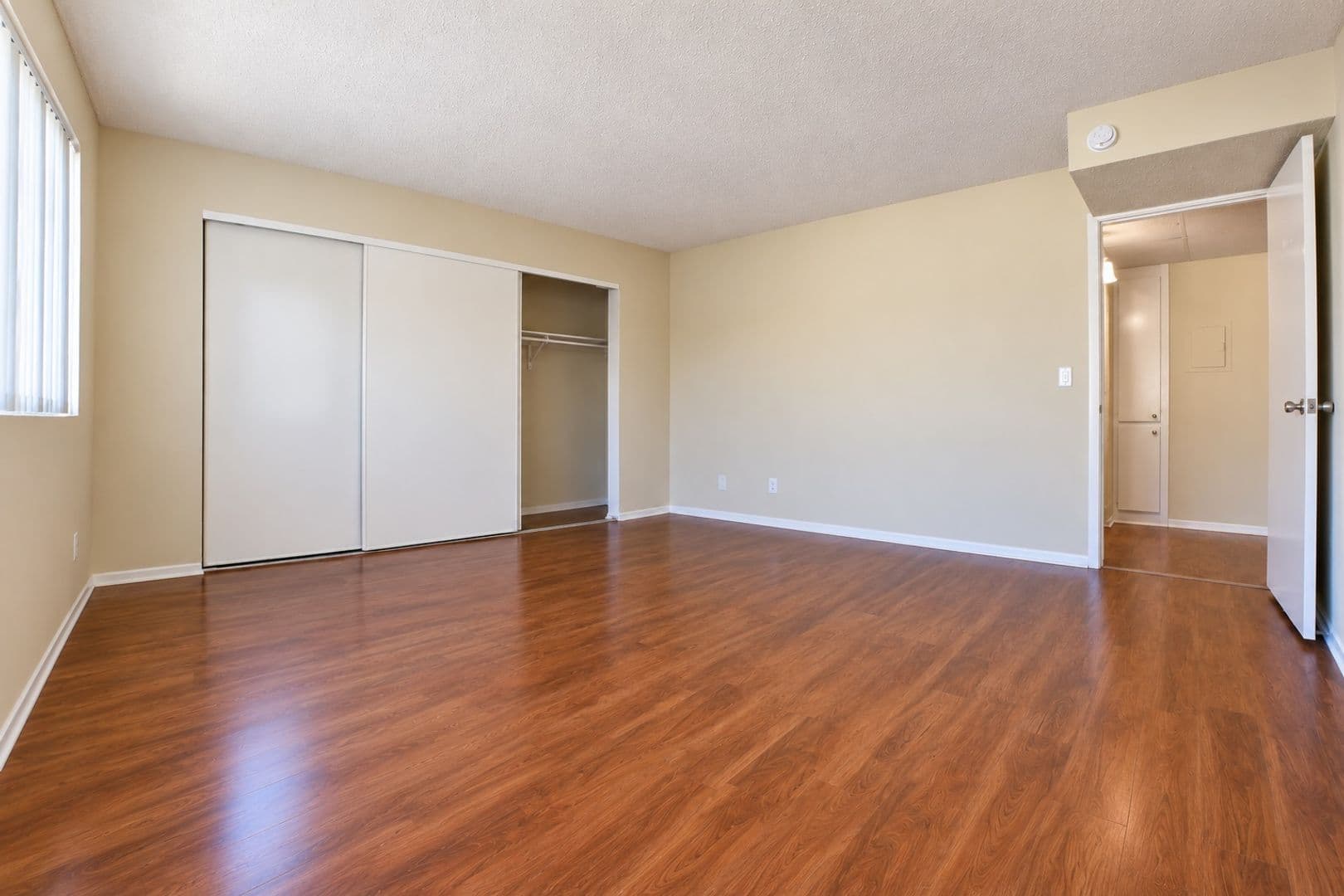 Van Nuys Apartment: 17339 Vanowen Street
