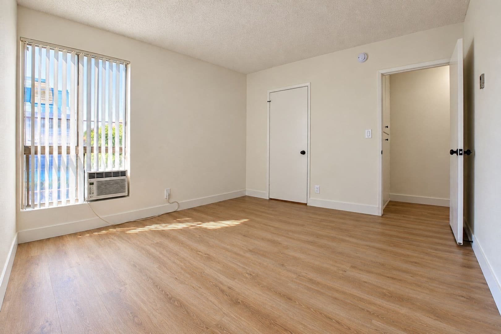 Porter Ranch Apartment: 10557 Lindley Ave.