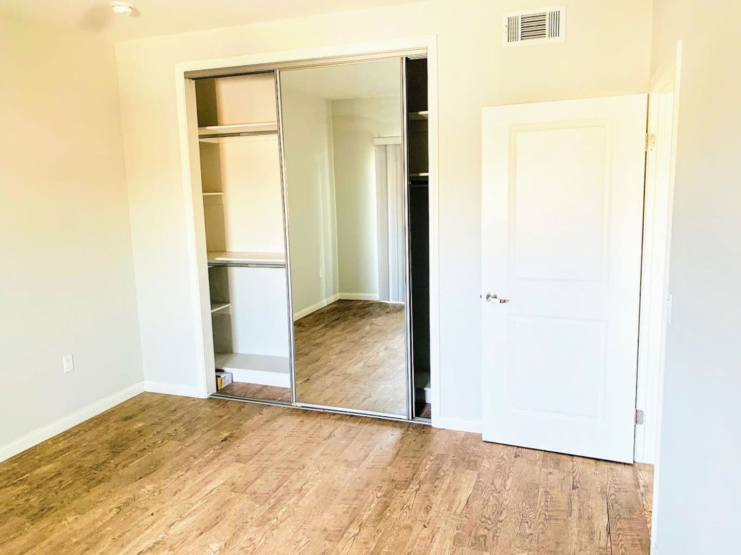 Van Nuys Apartment: 15313 Cabrito Rd