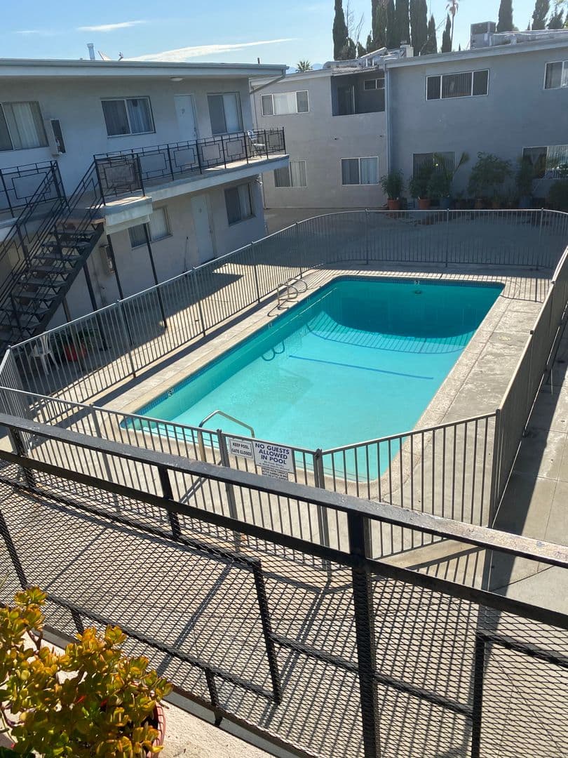 Granada Hills Apartment: 16914 Blackhawk Street