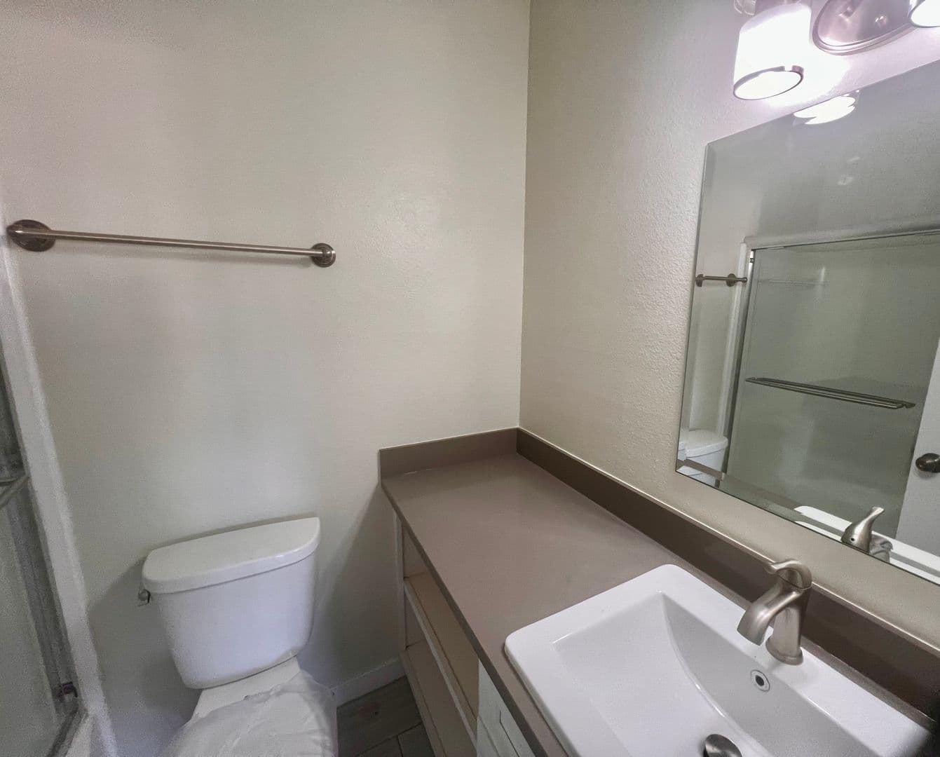 North Hills Apartment: 8533 Columbus Ave.